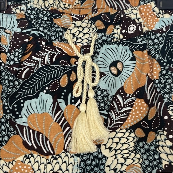 Joie Brown and Blue Floral Drawstring Waist Linen Blend
Shorts. Size 10. - Picture 2 of 13